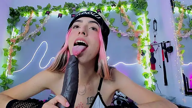 Snapshot of YouliteSllut2 chatting on January 23, 2025, 2:55 am YouliteSllut2 online show from January 23, 2025, 2:55 am