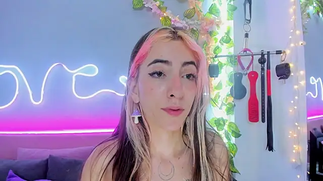 Snapshot of YouliteSllut2 chatting on February 6, 2025, 2:33 am YouliteSllut2 online show from February 6, 2025, 2:33 am