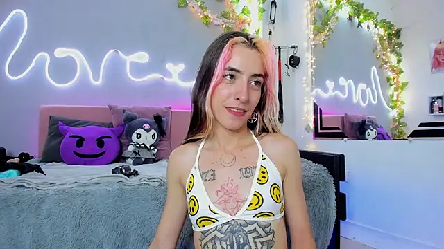 Snapshot of YouliteSllut2 chatting on February 14, 2025, 3:00 am YouliteSllut2 online show from February 14, 2025, 3:00 am