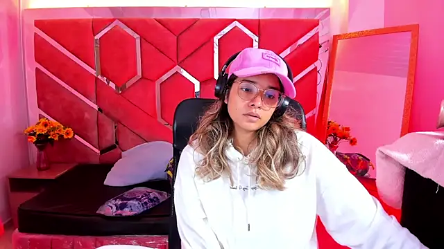 Olivia Fox69 online show from May 28, 2026, 3:48 am