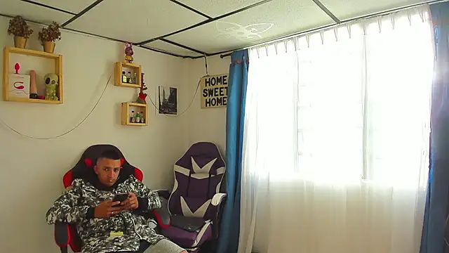 Snapshot of parejacaliente20154 chatting on June 8, 2026, 11:32 am parejacaliente20154 online show from June 8, 2026, 11:32 am