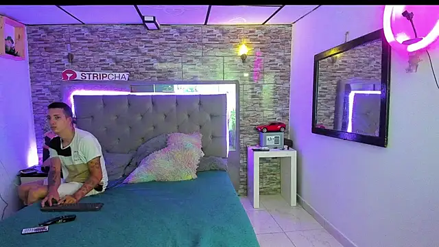 Snapshot of parejacaliente20154 chatting on June 30, 2026, 11:00 am parejacaliente20154 online show from June 30, 2026, 11:00 am