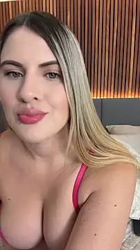 Snapshot of EmiilyAdams_ chatting on May 6, 2026, 8:58 pm EmiilyAdams online show from May 6, 2026, 8:58 pm