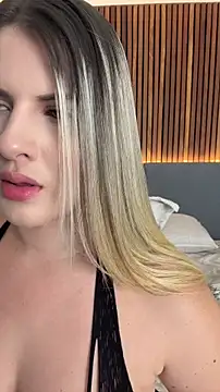 Snapshot of EmiilyAdams_ chatting on June 4, 2026, 9:10 pm EmiilyAdams online show from June 4, 2026, 9:10 pm