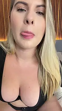 Snapshot of EmiilyAdams_ chatting on July 23, 2026, 10:08 pm EmiilyAdams online show from July 23, 2026, 10:08 pm