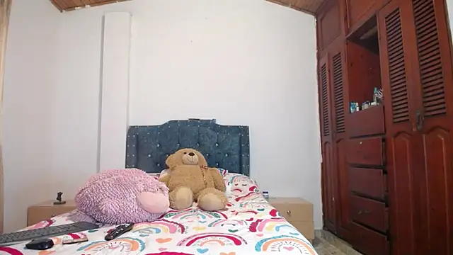 sofiamature01 online show from November 19, 2025, 2:50 pm