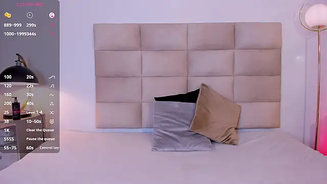 Snapshot of AngelyRosse1 chatting on March 15, 2025, 4:24 am AngelyRosse1 online show from March 15, 2025, 4:24 am