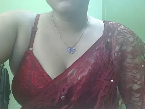 Snapshot of LOVERIAKOL chatting on June 24, 2026, 5:45 pm LOVERIAKOL online show from June 24, 2026, 5:45 pm