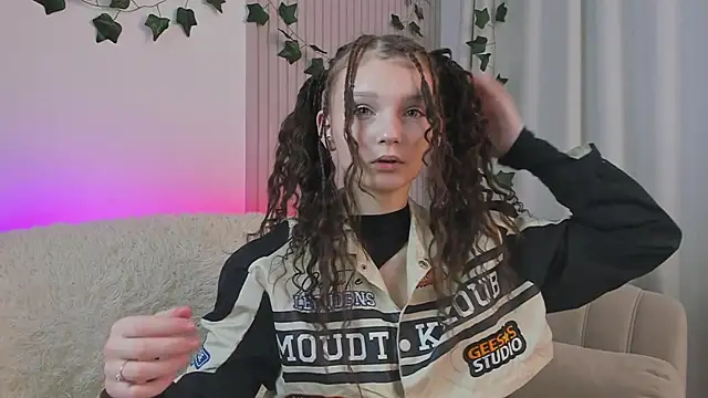 CindyGarrison online show from January 16, 2025, 11:37 pm