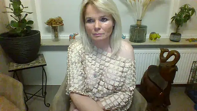Snapshot of clwm chatting on October 26, 2025, 7:42 pm clwm online show from October 26, 2025, 7:42 pm