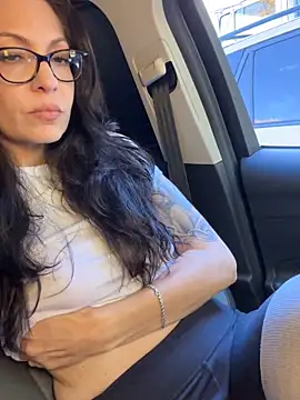 BeautifulMesss online show from October 21, 2025, 4:51 pm