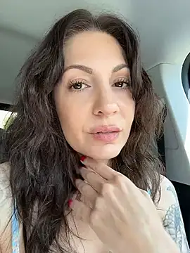Snapshot of BeautifulMesss chatting on June 11, 2026, 3:43 pm BeautifulMesss online show from June 11, 2026, 3:43 pm