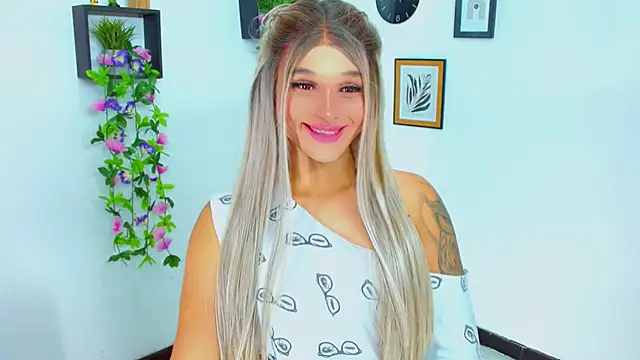TaylorMon online show from July 14, 2026, 2:05 am