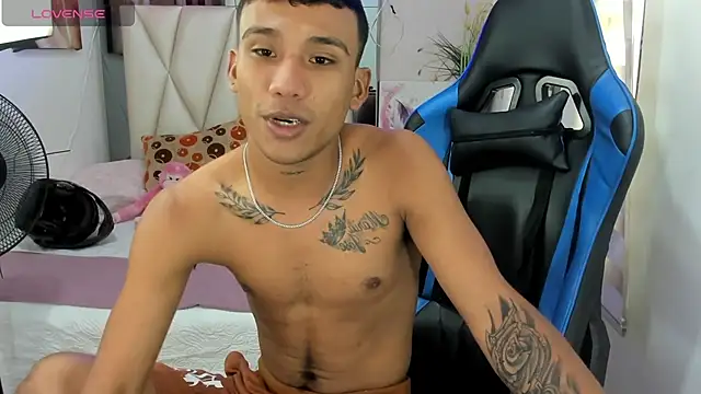 Snapshot of Backsex_boy chatting on February 2, 2025, 4:11 pm Backsex boy online show from February 2, 2025, 4:11 pm