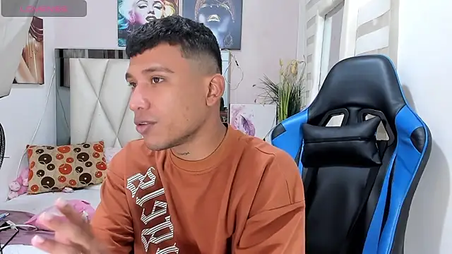 Snapshot of Backsex_boy chatting on February 11, 2025, 3:51 pm Backsex boy online show from February 11, 2025, 3:51 pm