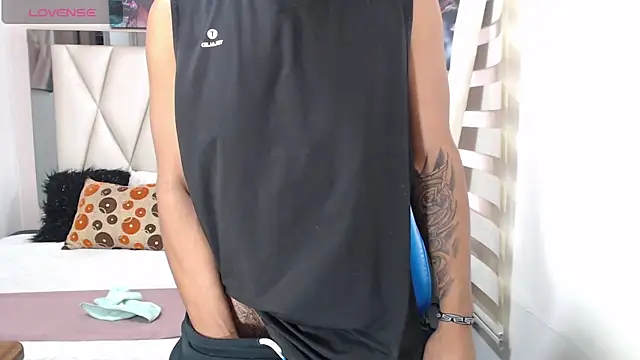 Snapshot of Backsex_boy chatting on February 19, 2025, 6:32 pm Backsex boy online show from February 19, 2025, 6:32 pm