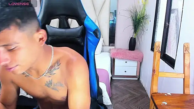 Snapshot of Backsex_boy chatting on February 26, 2025, 7:16 pm Backsex boy online show from February 26, 2025, 7:16 pm