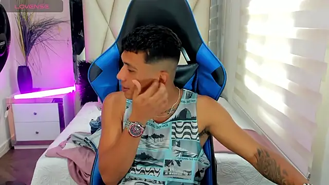 Snapshot of Backsex_boy chatting on March 15, 2025, 3:27 pm Backsex boy online show from March 15, 2025, 3:27 pm