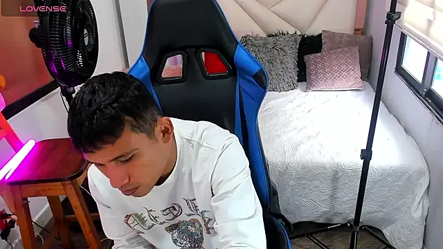 Snapshot of Backsex_boy chatting on September 12, 2025, 3:45 pm Backsex boy online show from September 12, 2025, 3:45 pm