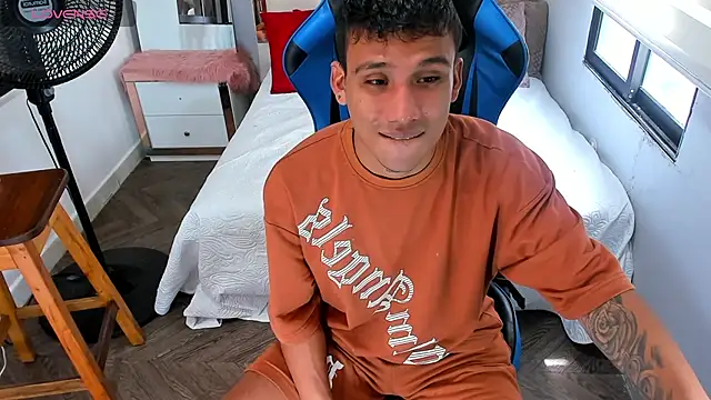 Snapshot of Backsex_boy chatting on September 13, 2025, 3:45 pm Backsex boy online show from September 13, 2025, 3:45 pm