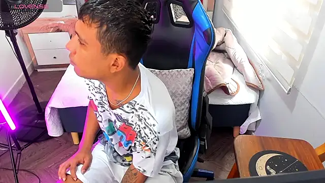 Snapshot of Backsex_boy chatting on October 23, 2025, 4:50 pm Backsex boy online show from October 23, 2025, 4:50 pm