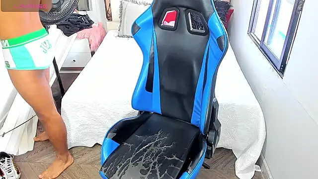 Snapshot of Backsex_boy chatting on November 7, 2025, 3:01 pm Backsex boy online show from November 7, 2025, 3:01 pm