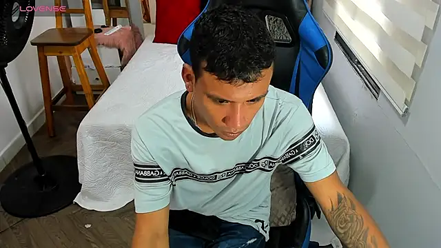 Snapshot of Backsex_boy chatting on November 12, 2025, 2:28 pm Backsex boy online show from November 12, 2025, 2:28 pm