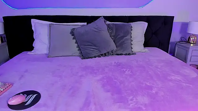 Julieta Cortes   online show from September 19, 2025, 12:06 pm