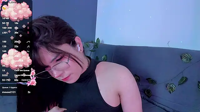 Snapshot of Yuri_Stars chatting on March 18, 2025, 1:53 pm Yuri Stars online show from March 18, 2025, 1:53 pm