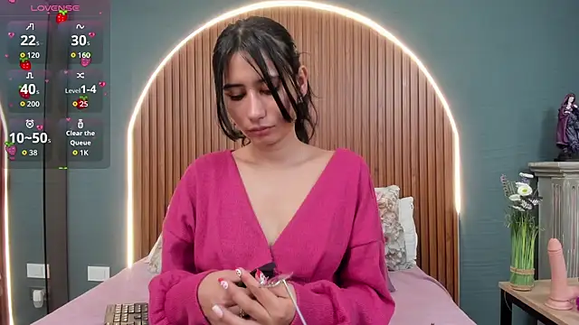 NayeCloud online show from November 6, 2025, 3:40 am