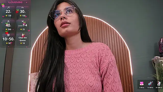 NayeCloud online show from November 8, 2025, 3:39 am