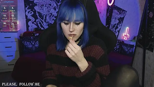 Snapshot of little_Elika chatting on December 3, 2024, 12:35 am little Elika online show from December 3, 2024, 12:35 am