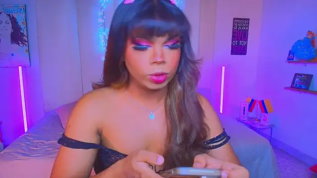 Snapshot of CuteRomi chatting on September 10, 2025, 11:27 pm CuteRomi online show from September 10, 2025, 11:27 pm