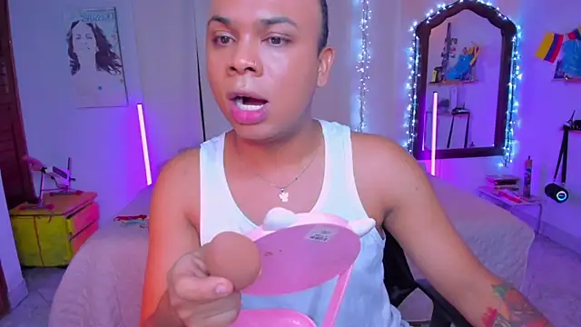 Snapshot of CuteRomi chatting on October 22, 2025, 4:13 am CuteRomi online show from October 22, 2025, 4:13 am