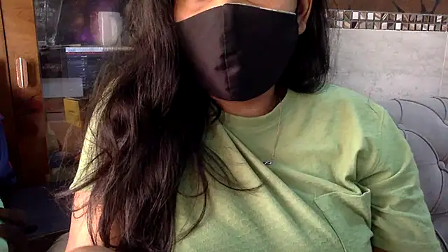 Snapshot of HaaniKaur chatting on May 7, 2026, 8:20 am HaaniKaur online show from May 7, 2026, 8:20 am