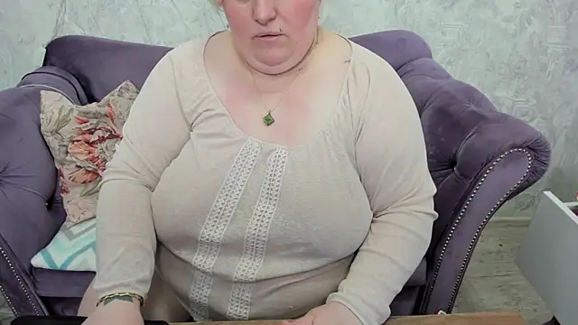 Snapshot of fashiona chatting on February 8, 2025, 2:47 am fashiona online show from February 8, 2025, 2:47 am