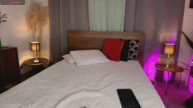 Isaa Coleman  online show from December 22, 2025, 7:55 pm