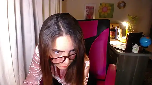 Snapshot of danielle_rose_1 chatting on May 26, 2026, 2:35 pm danielle rose 1 online show from May 26, 2026, 2:35 pm
