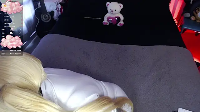 Snapshot of Theprojectsaraa chatting on March 5, 2025, 6:45 pm Theprojectsaraa online show from March 5, 2025, 6:45 pm