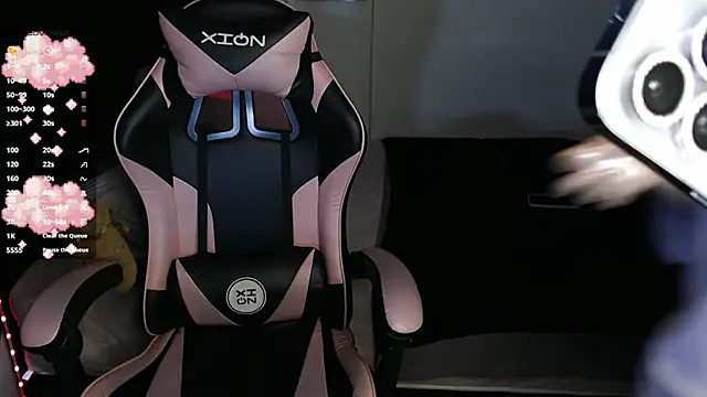 Snapshot of Theprojectsaraa chatting on October 30, 2025, 1:12 pm Theprojectsaraa online show from October 30, 2025, 1:12 pm