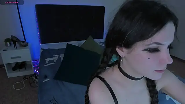 Snapshot of CassieEvans chatting on December 15, 2024, 6:40 am CassieEvans online show from December 15, 2024, 6:40 am