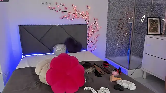 Snapshot of CassieEvans chatting on October 8, 2025, 5:49 am CassieEvans online show from October 8, 2025, 5:49 am