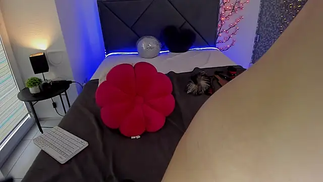 Snapshot of CassieEvans chatting on October 11, 2025, 5:50 am CassieEvans online show from October 11, 2025, 5:50 am