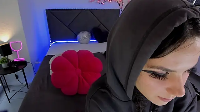 Snapshot of CassieEvans chatting on October 18, 2025, 5:32 am CassieEvans online show from October 18, 2025, 5:32 am