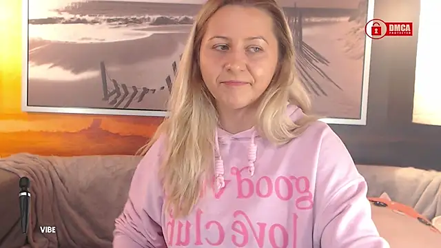 Snapshot of BigBoobsARRI chatting on January 8, 2025, 8:18 pm BigBoobsARRI online show from January 8, 2025, 8:18 pm