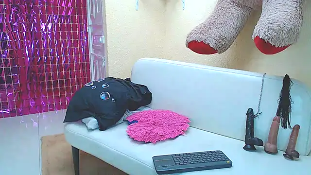 SweetAlmaa online show from February 6, 2025, 6:13 pm