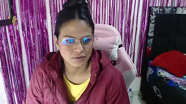 SweetAlmaa online show from April 30, 2026, 9:59 am