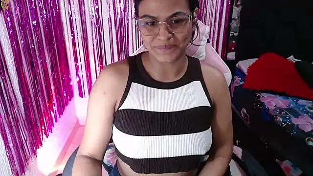 Snapshot of SweetAlmaa chatting on June 18, 2026, 11:58 am SweetAlmaa online show from June 18, 2026, 11:58 am