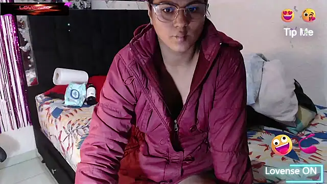 SweetAlmaa online show from July 14, 2026, 9:47 am