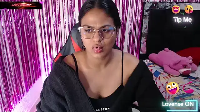SweetAlmaa online show from July 21, 2026, 9:44 am